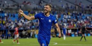 记者：切尔西寻找球衣胸前主赞助商没有进展，也在寻找袖标赞助商