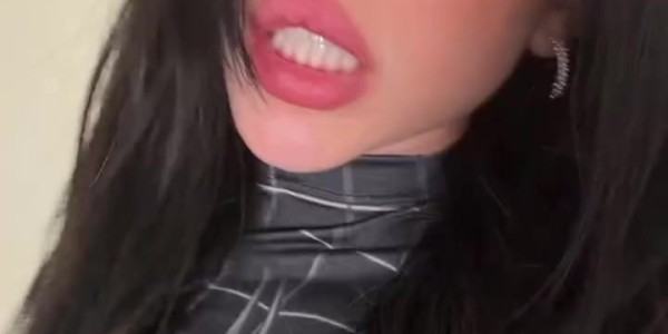 开云体育官网-火辣🥵亚马尔前女友分手1天后COS蜘蛛侠，性感紧身衣秀身材🫦