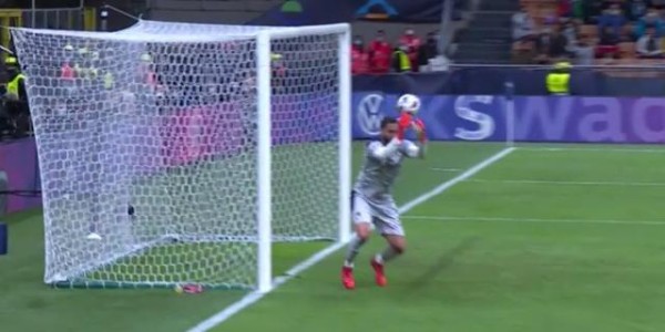 唐纳鲁马回到地狱“主场”，被米兰球迷嘘到失误？